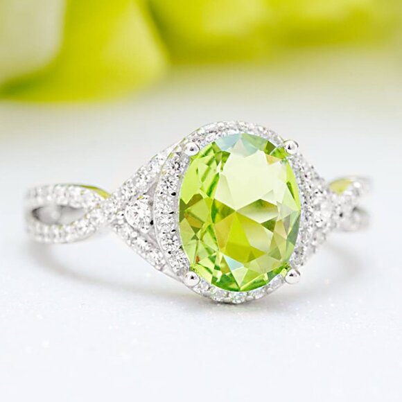 Green Peridot Oval ring, 925 Sterling Silver Charmed Aroma Birthstone Collection - Picture 1 of 3